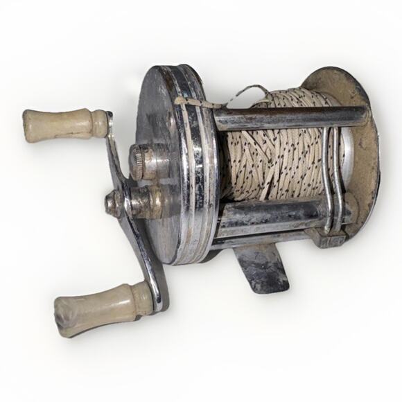 Vintage Pflueger Trump Casting Fishing Reel Trademark No. 1943 - Picture 2 of 5